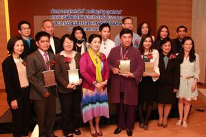 สมาคมวารสารศาสตร์ มหาวิทยาลัยธรรมศาสตร์ มอบรางวัล “นักวารสารศาสตร์เพื่อสังคม ประจำปี 2556”