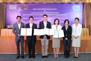 สำนักงาน กสทช. จัดพิธีลงนามในบันทึกข้อตกลงความร่วมมือการจัดเก็บข้อมูลการลงทะเบียนผู้ใช้บริการโทรศัพท์เคลื่อนที่ในลักษณะที่เรียกเก็บเงินล่วงหน้า (pre paid)ผ่านระบบสมาร์ทโฟน ภายใต้แอพพลิเคชั่น 2 แชะ